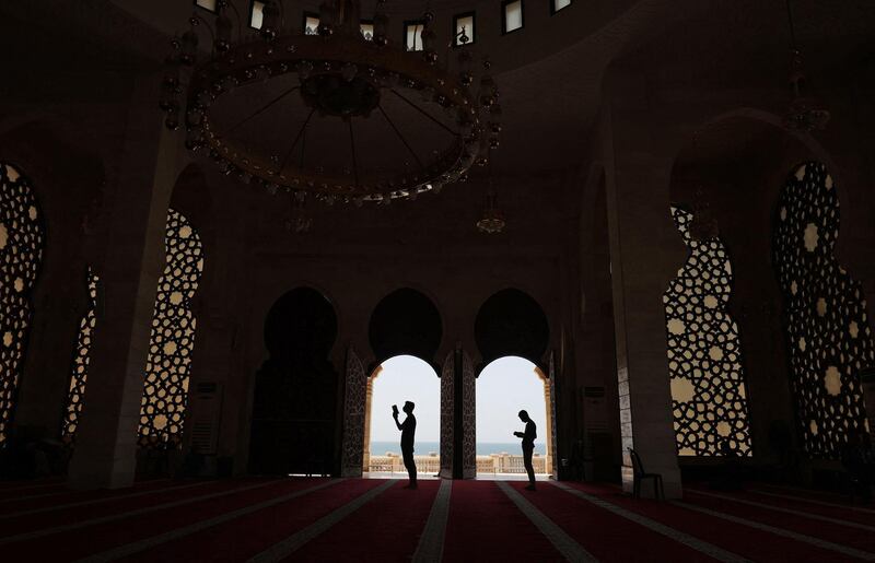 TOPSHOT - Muslim worshippers pray at Gaza City's Al-Khaledi Mosque on April 30, 2021, on the third Friday of the holy month of Ramadan, believed by Muslims to be the month when the holy book was first revealed to the Prophet Mohamed.  / AFP / MOHAMMED ABED
