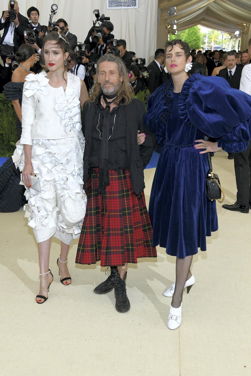 NEW YORK, NY - MAY 01: (L-R) Anna Cleveland, Julien d'Ys, and Stella Tennant attend the "Rei Kawakubo/Comme des Garcons: Art Of The In-Between" Costume Institute Gala at Metropolitan Museum of Art on May 1, 2017 in New York City.   Dia Dipasupil/Getty Images For Entertainment Weekly/AFP