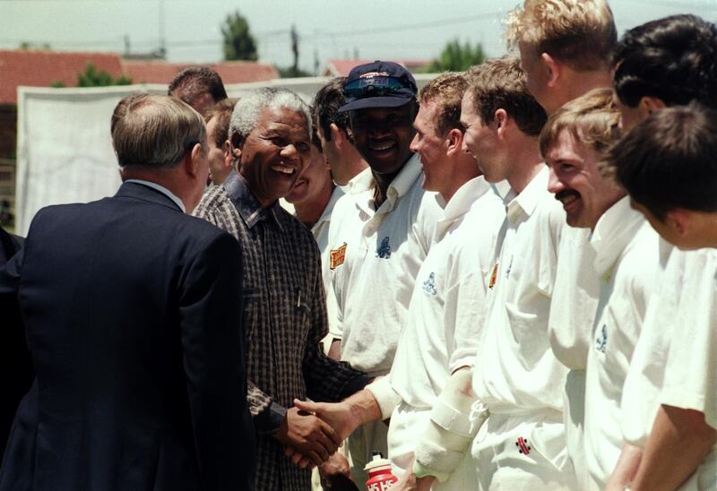 SOWETO - OCTOBER 27:  Nelson Mandela shakes the hand of Alec Stewart of England before the Tour Match between South Africa Invitation XI and England held on October 27, 1995 at the Elkah Oval, in Soweto, South Africa. (Photo by Getty Images)