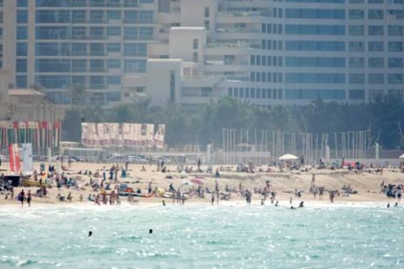 UAE - Dubai - Feb 28 - 2012:  Beach goers at JBR beach. ( Jaime Puebla - The National Newspaper )
