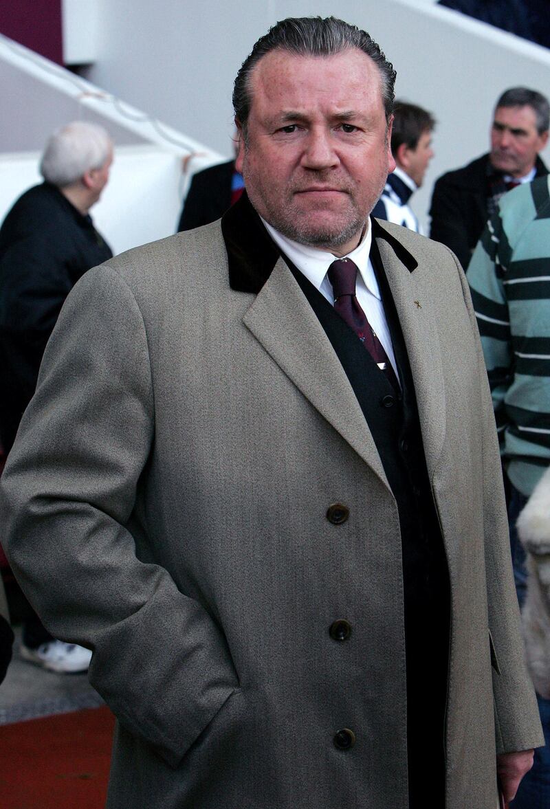 English actor, Ray Winstone attends a Premiership match between Manchester United and West Ham at home to West Ham at Upton Park football stadium, 29 December 2007. AFP PHOTO/CARL DE SOUZA

Mobile and website use of domestic English football pictures are subject to obtaining a Photographic End User Licence from Football DataCo Ltd Tel : +44 (0) 207 864 9121 or e-mail accreditations@football-dataco.com - applies to Premier and Football League matches. (Photo by CARL DE SOUZA / AFP)