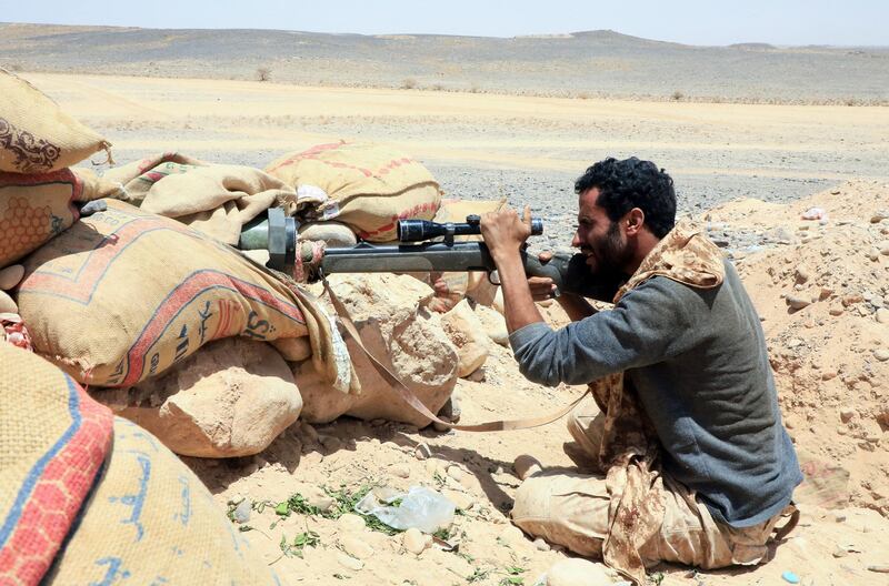A fighter with forces loyal to Yemen's Saudi-backed government holds a position against Huthi rebels in Yemen's northeastern province of Marib, on April 6, 2021. - Yemen's Iran-backed Huthi rebels have for over a year had their sights on seizing Marib, the capital of an oil-rich region, with the aim of controlling the country's entire north.
After a period of relative calm, the Huthis launched in February 2021, a fierce offensive to take Marib from the government, which is backed by Saudi-led military coalition that intervened in Yemen's civil war in 2015. (Photo by STR / AFP)