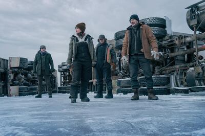 THE ICE ROAD (L-R): BENJAMIN WALKER SCODELARIO-DAVIS as VARNAY, AMBER THUNDER ROSE MIDTHUNDER as TANTOO, MARCUS THOMAS as GURTY, LIAM NEESON as MIKE. CR: NETFLIX © 2021