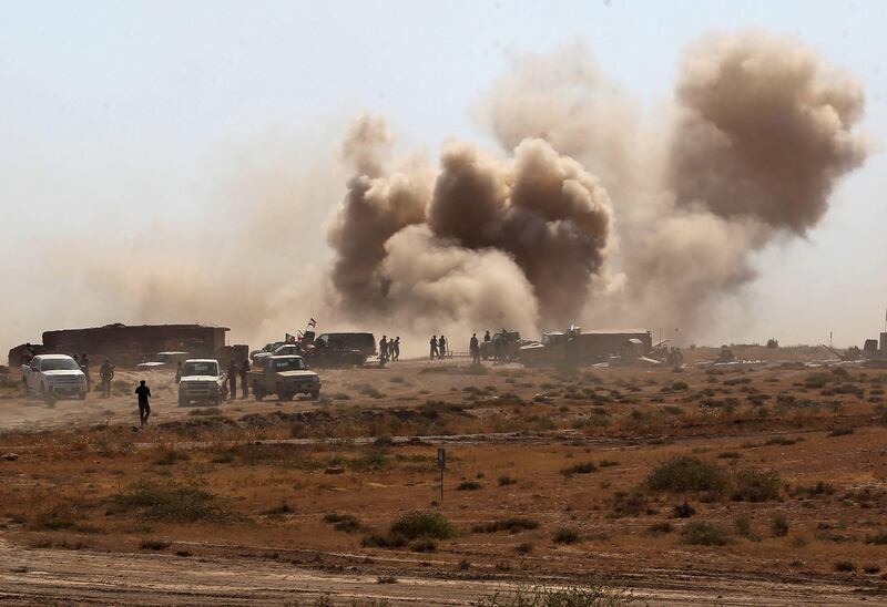 Iraqi forces backed by the Hashed Al-Shaabi (Popular Mobilization units) advance towards the town of Tal Afar, west of Mosul, after the Iraqi government announced the beginning of the operation to retake it from the control of the Islamic State (IS) group on August 22, 2017. 
Iraqi forces recaptured from the Islamic State group the first two districts of jihadist bastion Tal Afar, as the Pentagon chief visited Baghdad in a show of support. / AFP PHOTO / AHMAD AL-RUBAYE