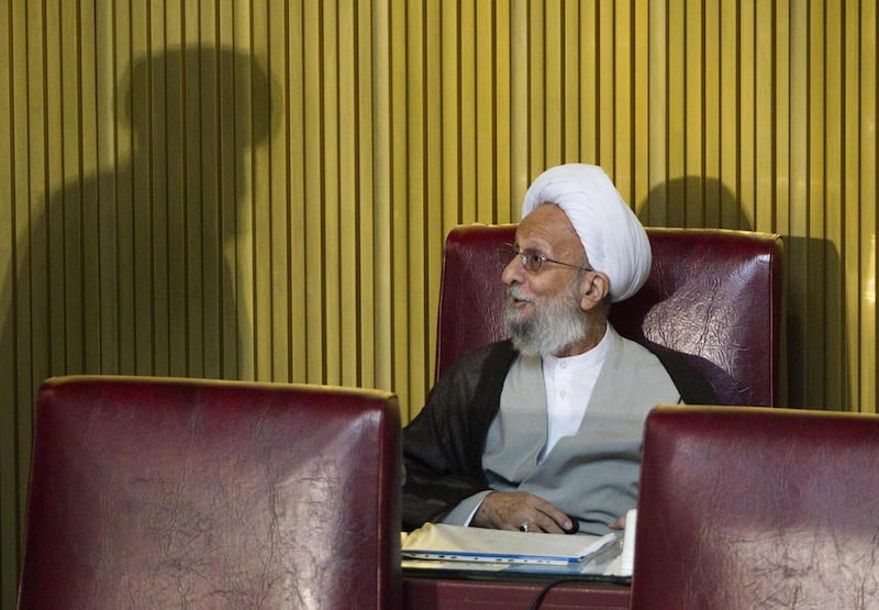 (FILES) A file photo taken on September 6, 2011 shows Iranian top cleric and member of Assembly of Experts Mohammad Taghi Mesbah-Yazdi speaking with a clergyman during the assembly's six-monthly session in Tehran. Mesbah-Yazdi passed away on January 1, 2021. / AFP / Behrouz MEHRI
