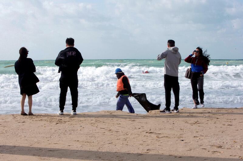 Dubai, United Arab Emirates - Cloudy and windy weather at Jumeirah open beach.  Leslie Pableo for The National