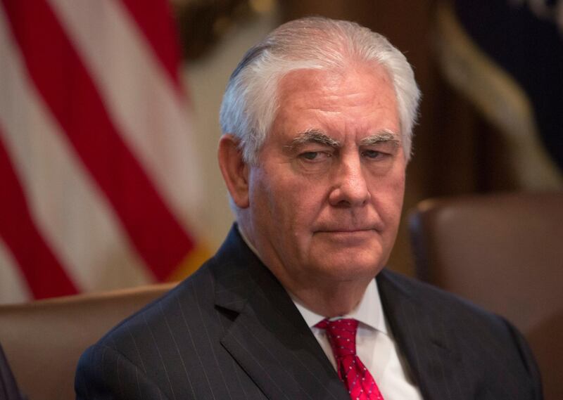 epa06400254 US Secretary of State Rex Tillerson listens during a Cabinet meeting at The White House in Washington, DC, USA, 20 December 2017.  EPA/Chris Kleponis / POOL