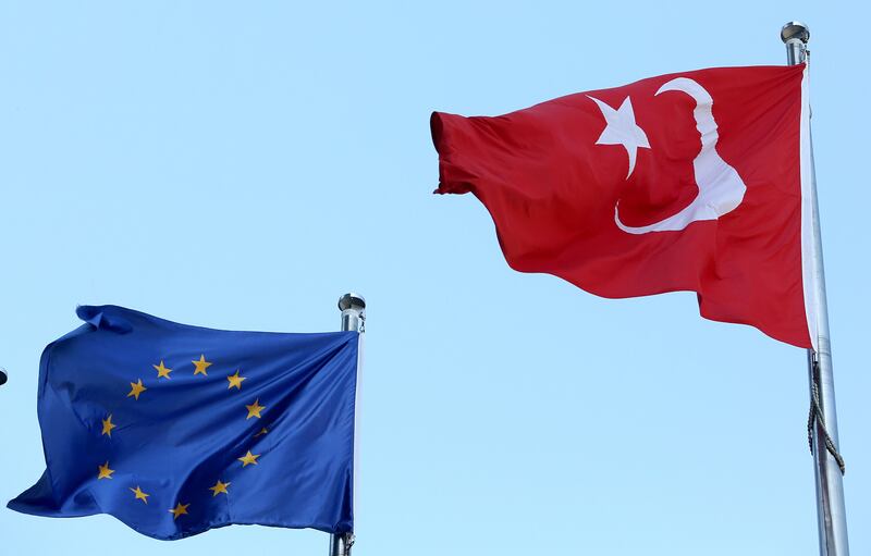 epa06191790 Turkish national flag flying close to the European Union flag in Istanbul, Turkey, 08 September 2017. After the German elections television debate between Merkel and Social Democrat challenger Martin Schulz on 03 September, Turkish President Recep Tayyip Erdogan accused them of 'bowing down to populism and prejudice' after both said they would seek an end to membership talks between the EU and Turkey.  EPA/ERDEM SAHIN