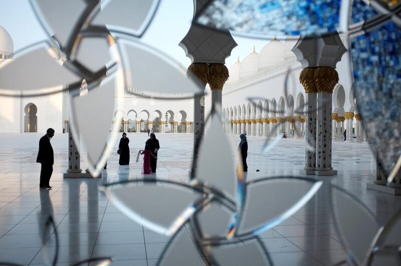July 31.  Sheikh Zayed Mosque at sunset on the last day before the start of Ramadan for 2011. Worshipers start to gather at the mosque before evening prayers. July 31, Abu Dhabi. United Arab Emirates (Photo: Antonie Robertson/The National)