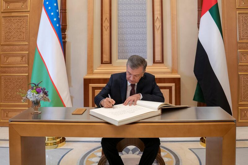 ABU DHABI, UNITED ARAB EMIRATES - March 25, 2019:  HE Shavkat Mirziyoyev, President of Uzbekistan (C) signs the visitors book during a reception at the Presidential Palace. 

( Rashed Al Mansoori / Ministry of Presidential Affairs )
---