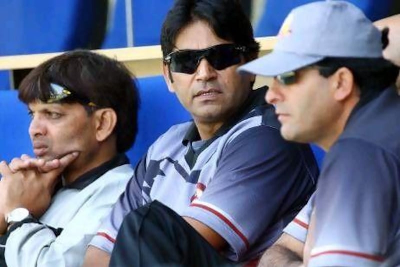 Aaqib Javed, centre, the UAE’s head coach, has helped his players lose weight.