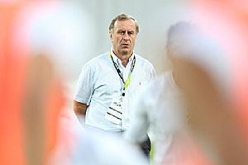 Josef Hickersberger, the Al Wahda coach, remains positive despite problems.
