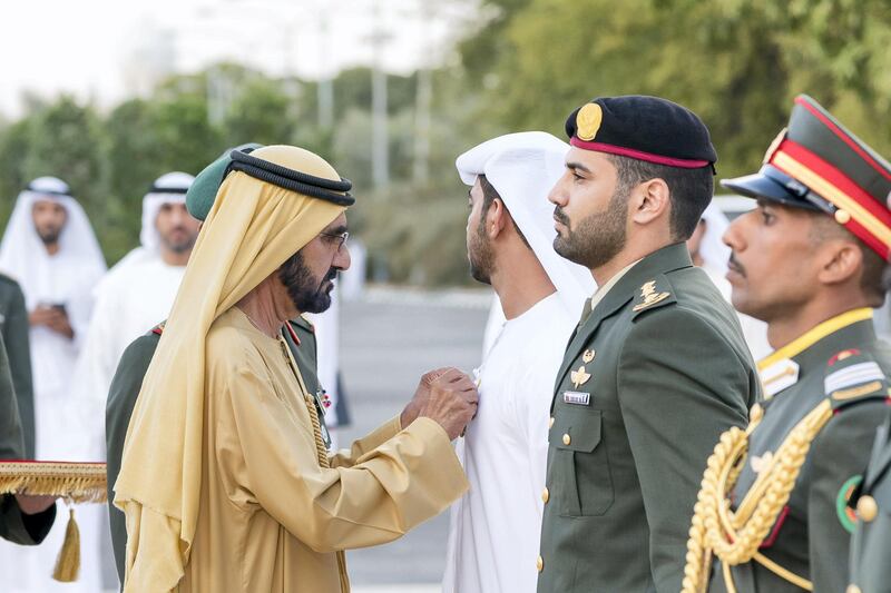 AL AIN, ABU DHABI, UNITED ARAB EMIRATES? - 34, 08, 2018: HH Sheikh Mohamed bin Rashid Al Maktoum, Vice-President, Prime Minister of the UAE, Ruler of Dubai and Minister of Defence (L), awards members of the UAE Armed Forces who have participated in operation 'Restoring Hope' in Yemen, with Medals of Bravery for their services, during a barza at Al Maqam Palace.

( Rashed Al Mansoori / Crown Prince Court - Abu Dhabi )
---