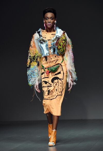 epa07021050 Canadian model Winnie Harlow presents a creation by British designer Matty Bovan during the London Fashion Week in London, Britain, 14 September 2018. The London Fashion week runs from 14 to 18 September 2018.  EPA/FACUNDO ARRIZABALAGA