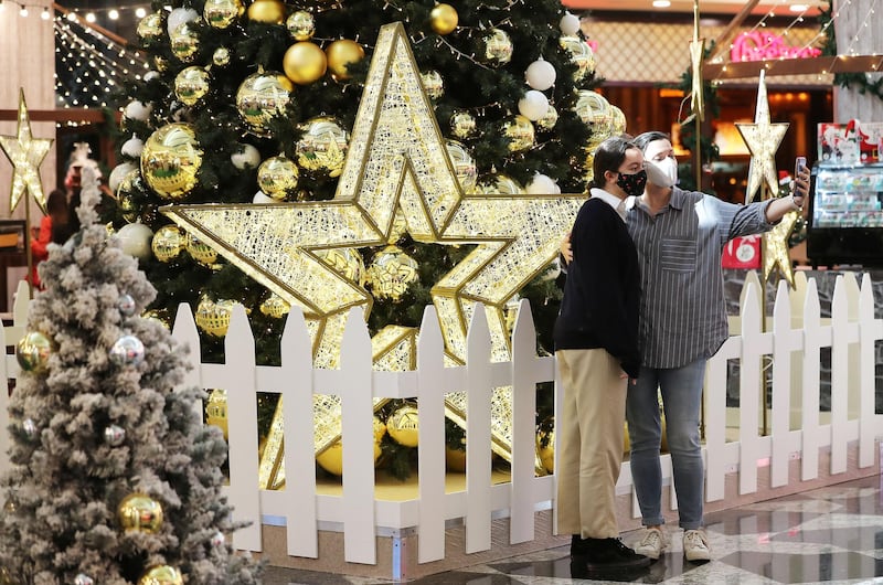 DUBAI , UNITED ARAB EMIRATES , November 26 – Visitors taking their photos at the Winter Wonderland Festive Market at Mall of the Emirates in Dubai. ( Pawan Singh / The National ) For News/Online/Standalone/Instagram/Big Picture