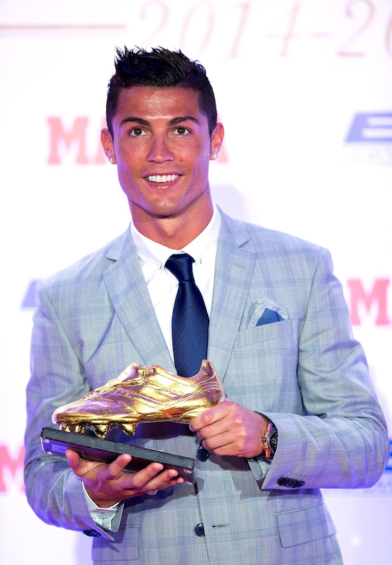 MADRID, SPAIN - OCTOBER 13:  Real Madrid football player Cristiano Ronaldo poses with his fourth Golden Boot Award as maximun goal scorer of European leagues at The Westin Palace Hotel on October 13, 2015 in Madrid, Spain.  (Photo by Gonzalo Arroyo Moreno/Getty Images)