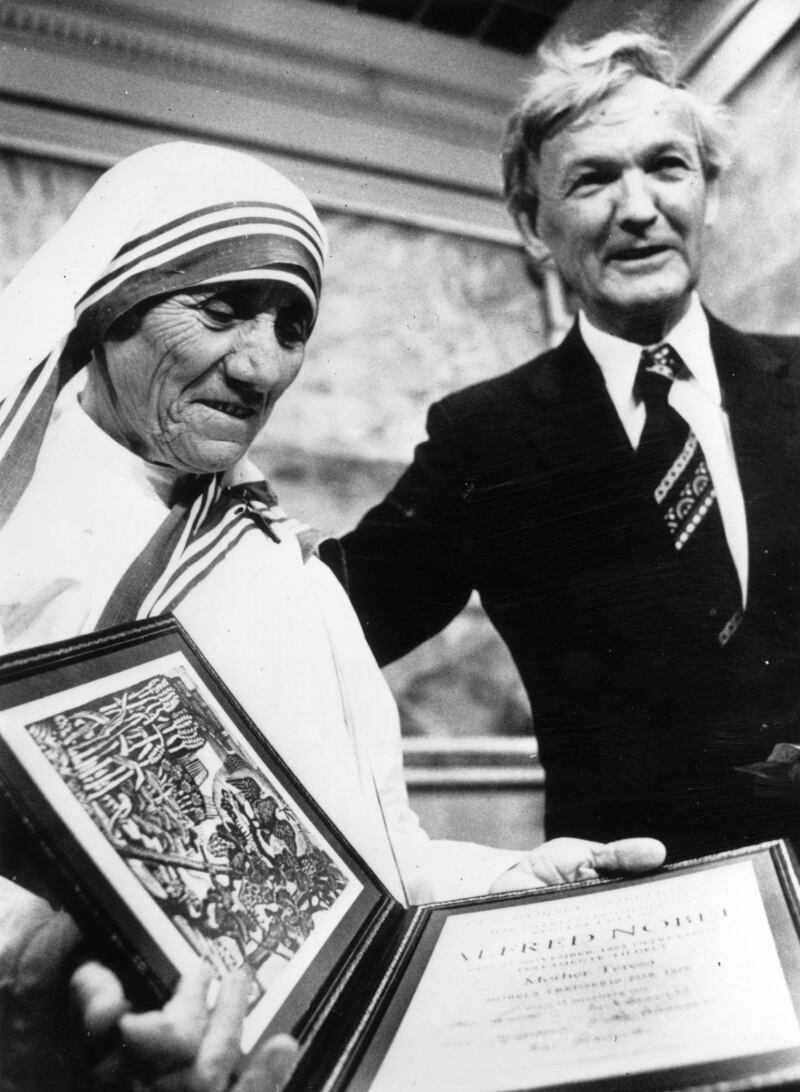 OSLO - December 11, 1979:  Mother Teresa (1910 - 1997) receiving the Nobel Peace Prize on December 11, 1979 in Oslo, Norway.  (Photo by Keystone/Getty Images)