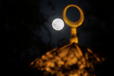 Supermoon in Dubai on April 27 th, 2021. 
Antonie Robertson / The National.
Reporter: None for National