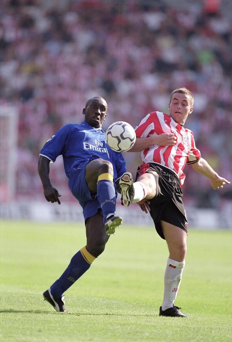25 Aug 2001:  Jimmy Hasselbaink of Chelsea (left) and Matthew Oakley of Southampton challenge for the ball during the FA Barclaycard Premiership match between Southampton and Chelsea played at St. Mary's in Southampton, England.  Chelsea won the match 2- 0. \ Mandatory Credit: Mike Hewitt /Allsport