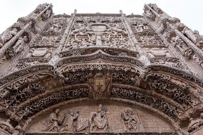 FRHRXG Carved figures in the Facade of the National Sculpture Museum, Museo Nacional de San Gregorio, Valladolid, Spain. Jorge Tutor / Alamy Stock Photo