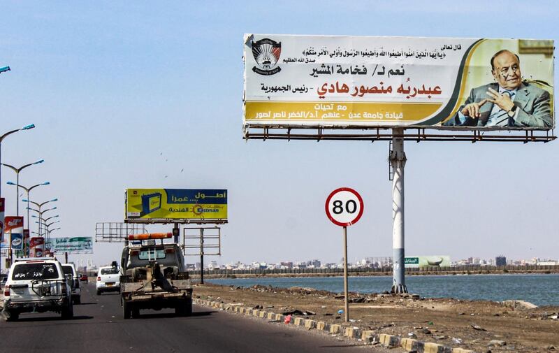 This picture taken on November 6, 2019 shows billboards bearing portraits of Yemen's Saudi-backed President Abedrabbo Mansour Hadi on a main road in the Red Sea Yemeni porty city of Aden. Riyadh is in talks with Yemen's Iran-backed Huthi rebels in a bid to end the country's civil war, a Saudi official said today in the first official confirmation of dialogue between the two sides. The comment comes after Saudi Arabia brokered a power sharing agreement between Yemen's internationally recognised government and southern separatists, which observers say could pave the way for a wider peace deal. / AFP / Saleh Al-OBEIDI
