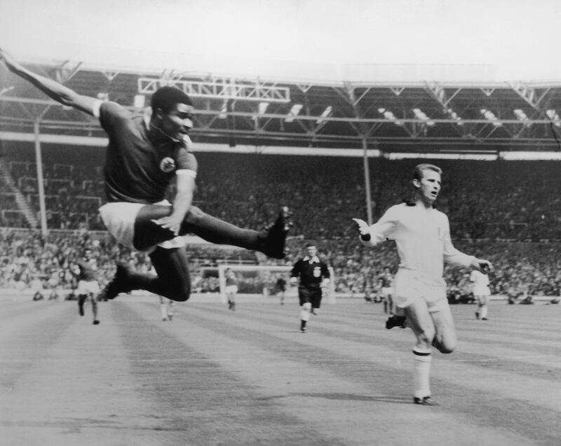 Benfica inside-left Eusebio da Silva Ferreira takes a flying kick to score the first goal of the match 18 minutes into the European Cup final against AC Milan at Wembley, 22nd May 1963. Milan won the match 2-1 (Photo by Central Press/Hulton Archive/Getty Images)

