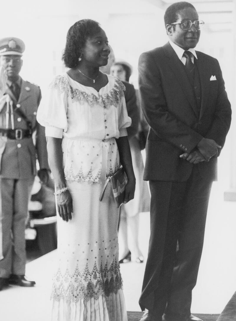 Robert Mugabe, the Prime Minister of Zimbabwe, visits the Queen at Buckingham Palace with his wife Sally, 20th May 1982. (Photo by Rob Taggart/Central Press/Hulton Archive/Getty Images)