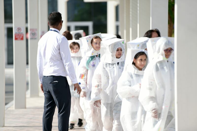 The record-breaking feat saw 940 pupils from the Fry Campus on Reem Island take part.