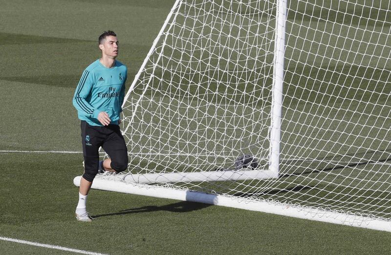 epa06402765 Real Madrid's Cristiano Ronaldo attends a training session at Valdebebas sports city in Madrid, Spain, 22 December 2017. Real Madrid will face FC Barcelona in a Spanish Primera Division match on 23 December at Santiago Bernabeu stadium.  EPA/Fernando Alvarado