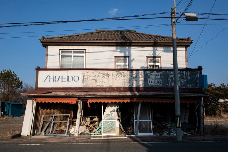 A dilapidated, empty shop that used to sell cosmetics. NurPhoto via Getty Images