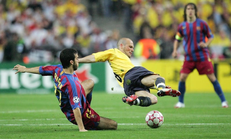 PARIS - MAY 17: Fredrik Ljungberg (R) of Arsenal is challenged by Presas Oleguer (L) of Barcelona  during the UEFA Champions League Final between Arsenal and Barcelona at the Stade de France on May 17, 2006 in Paris, France.  (Photo by Laurence Griffiths/Getty Images)