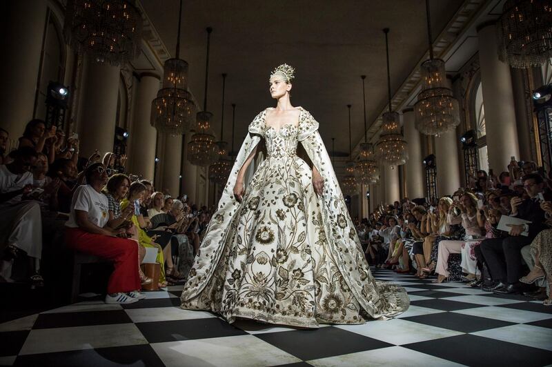 epaselect epa06864353 Polish model Magdalena Chachlica presents a creation from the Fall/Winter 2018/19 Haute Couture collection by Lebanese designer Zuhair Murad for his Haute Couture fashion house during the Paris Fashion Week, in Paris, France, 04 July 2018. The presentation of the Haute Couture collections runs from 01 to 05 July.  EPA/CHRISTOPHE PETIT TESSON