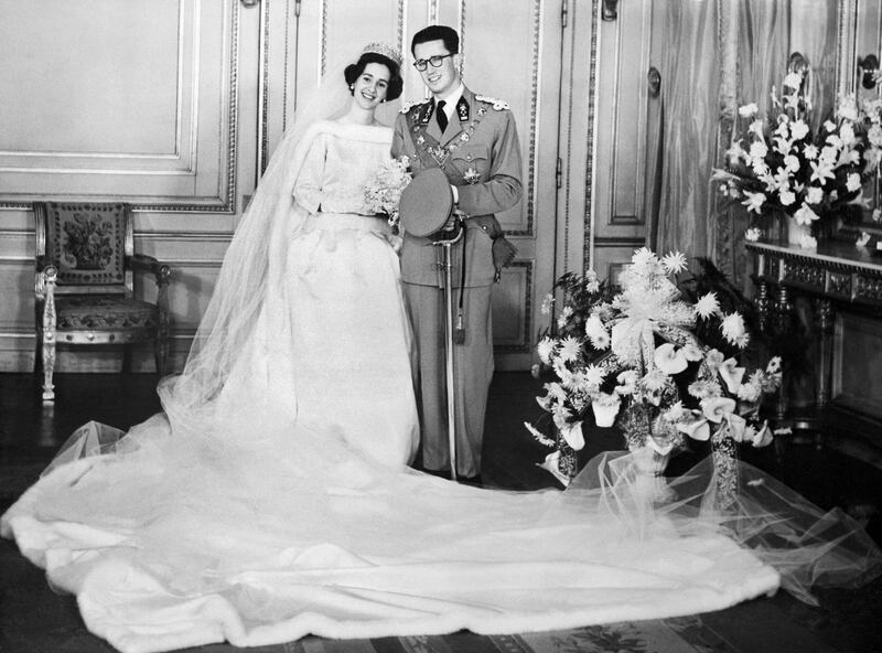 Queen Fabiola and King Baudouin of belgium get married, pose during their wedding on December 15, 1960 at the royal castle in Brussels. (Photo by AFP)