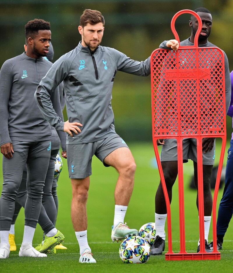 Tottenham Hotspur's English midfielder Ryan Sessegnon (L), Tottenham Hotspur's Welsh defender Ben Davies (C) and Tottenham Hotspur's Colombian defender Davinson Sanchez attends a team training session at Tottenham Hotspur's Enfield Training Centre, in north London on October 21, 2019, ahead of their UEFA Champions League Group B football match against Red Star Belgrade. / AFP / Glyn KIRK                          
