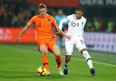 AMSTERDAM, NETHERLANDS - NOVEMBER 16: Matthijs de Ligt of the Netherlands is challenged by Kylian Mbappe-Lottin of France during the UEFA Nations League Group A match between Netherlands and France at the Stadion Feijenoord on November 16, 2018 in Amsterdam, Netherlands.  (Photo by Dean Mouhtaropoulos/Getty Images)