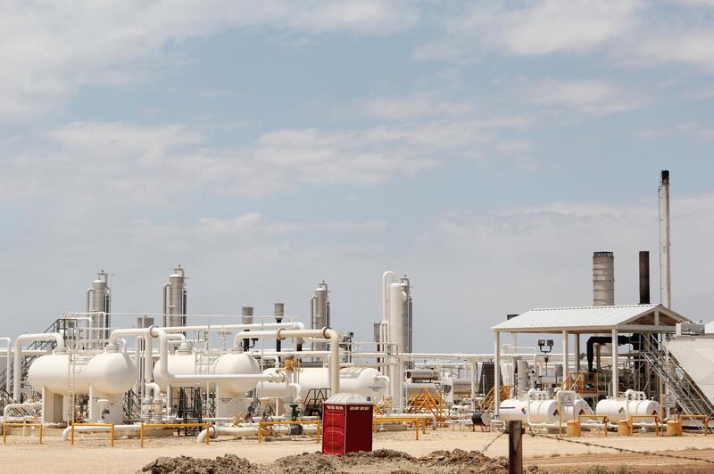 FILE PHOTO: An oil and gas processing plant fed by local shale wells is pictured along a highway outside Carrizo Springs, about 30 miles (48 km) from the Mexican border, in Dimmit County, Texas, U.S. on May 2, 2014.      REUTERS/David Alire/File Photo