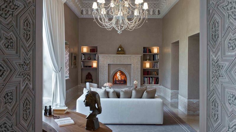 A cosy lounge with fireplace.