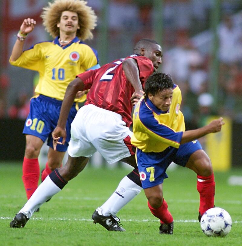 Colombia's Anthony de Avila dribbles past England's Sol Campbell during their 1998 World Cup first round match on June 27, 1998. AFP