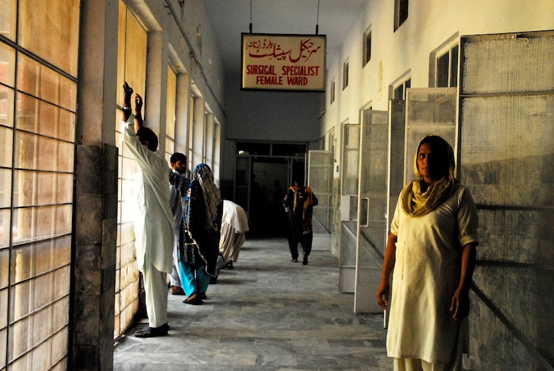 Female Hepatitis ward, women stands,Lahore Service's Hospital Pakistan, 11-09-08 By Matthew Tabaccos for The National