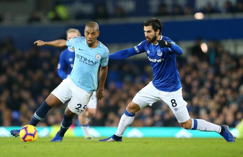 LIVERPOOL, ENGLAND - FEBRUARY 06: Fernandinho of Manchester City is closed down by Andre Gomes of Everton during the Premier League match between Everton FC and Manchester City at Goodison Park on February 06, 2019 in Liverpool, United Kingdom. (Photo by Alex Livesey/Getty Images)