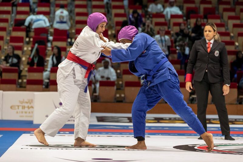 ABU DHABI, UNITED ARAB EMIRATES. 22 APRIL 2018. Ju Jitsu Chapionship. Under 18 girls. Emirati’s Fakhera AlMansoori, ADF-22 Salama Bint Butti School VS Mathail Ahmed Al Senani, ADF-18 Umm Al Arab. (Photo: Antonie Robertson/The National) Journalist: Amith Passela. Section: Sport.