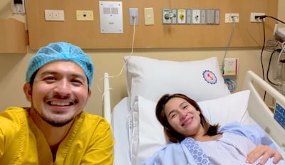 Jennylyn Mercado and Dennis Trillo at the hospital for the birth of their baby daughter. Photo: Jennylyn Mercado / YouTube