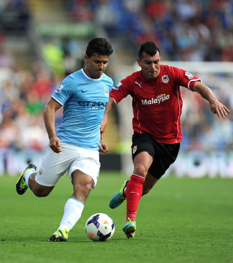 CARDIFF, WALES - AUGUST 25:  Cardiff City player Gary Medel (r) battle for the ball with Sergio Aguero of Manchester City during the Barclays Premier League match between Cardiff City and Manchester City at Cardiff City Stadium on August 25, 2013 in Cardiff, Wales.  (Photo by Stu Forster/Getty Images) *** Local Caption ***  177639615.jpg