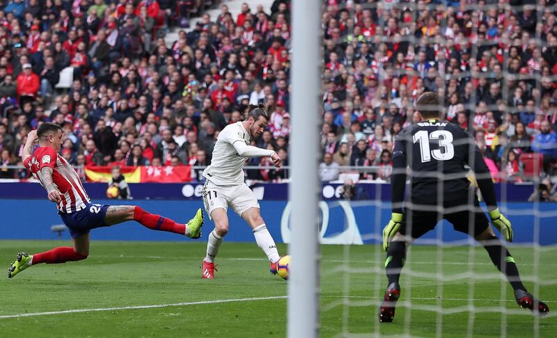 MADRID, SPAIN - FEBRUARY 09:  Gareth Bale of Real Madrid scores his team's third goal past Jan Oblak of Atletico Madrid during the La Liga match between Club Atletico de Madrid and Real Madrid CF at Wanda Metropolitano on February 09, 2019 in Madrid, Spain. (Photo by Gonzalo Arroyo Moreno/Getty Images)