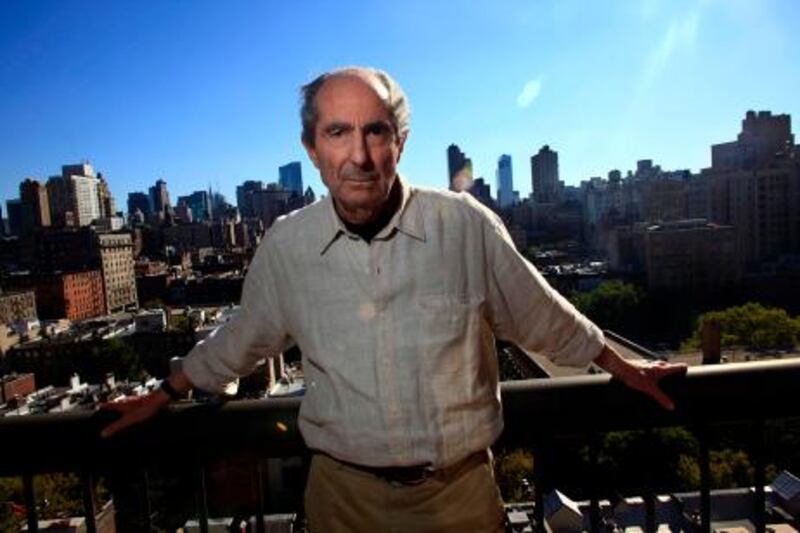 Author Philip Roth poses in New York in this September 15, 2010 file photo. U.S. novelist Roth, lauded for books such as the controversial "Portnoy's Complaint," won the biennial Man Booker International Prize on May 18, 2011 for a body of work stretching over more than half a century.   REUTERS/Eric Thayer/Files (UNITED STATES - Tags: PROFILE SOCIETY) *** Local Caption ***  NYK436_BOOKS-MANBOO_0518_11.JPG