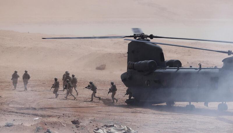 Emirati troops disembark an Emirati Boeing CH-47 Chinook
