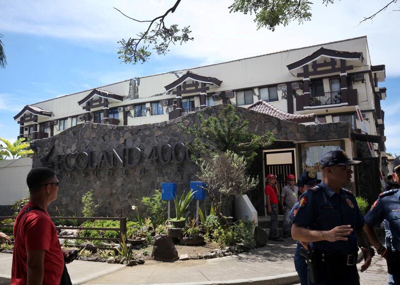 Police officers guard the condominium building that sustained heavy damage after a 6.5 magnitude earthquake in Davao City, Mindanao, Philippines, October 31, 2019. REUTERS/Lean Daval Jr