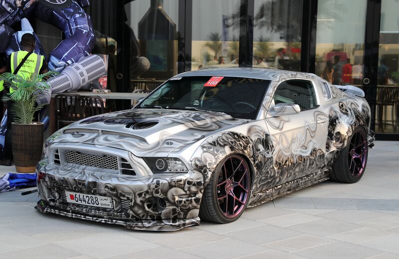 Silver skulls adorn this Mustang.