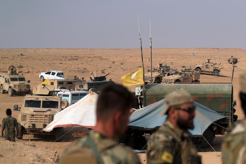 Coalition forces and members of the Syrian Democratic Forces (SDF) gather at their operation room near the village of Susah in the eastern province of Deir Ezzor, near the Syrian border with Iraq on September 13, 2018. - US-backed fighters are fighting in Deir Ezzor to oust Islamic State jihadists from the town of Hajin on the east bank of the Euphrates, the most significant remnant of the sprawling "caliphate" the jihadists once controlled spanning Syria and Iraq. (Photo by AFP)