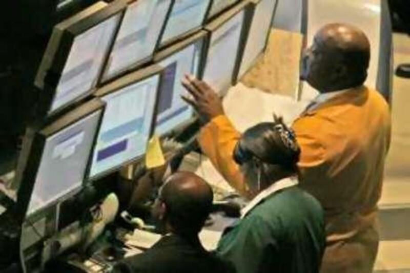 Traders work on the floor of the New York Stock Exchange during the last half hour of trade, Monday, July 16, 2007.  Blue chip stocks rose Monday as news of a potential big telecom deal involving Verizon pushed the Dow Jones industrials to a new record close, and put the index closer to 14,000. Overall, stocks traded were mixed as investors digested the market's huge gains of last week. (AP Photo/Mary Altaffer)
